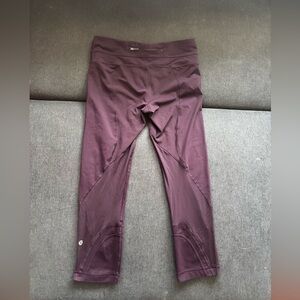 Lululemon - cropped legging.
